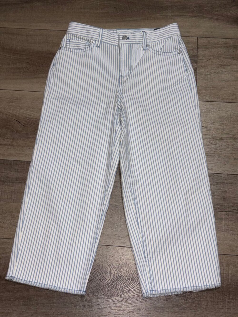 NEW TALBOTS Wide Leg Crop Jeans Size 4P Stripe
